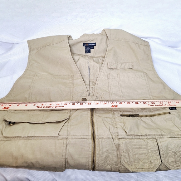 5.11 Tactical Vest extended size 2XL. - Picture 4 of 8